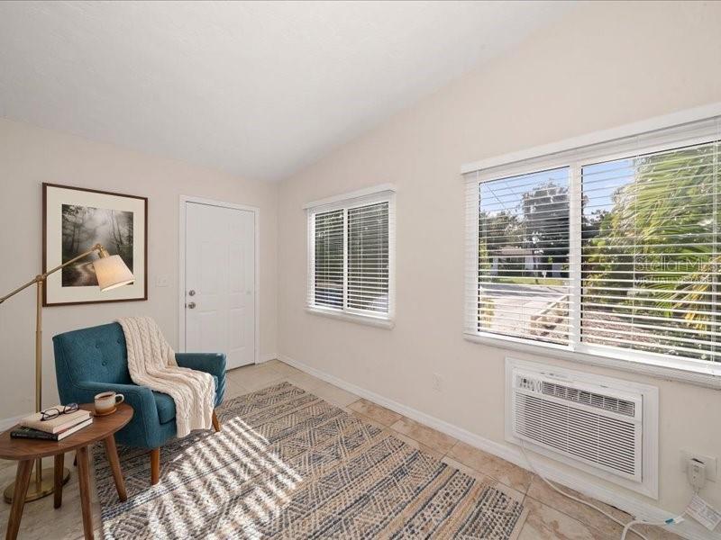 533 Yelvington Ave, Clearwater, FL 33756