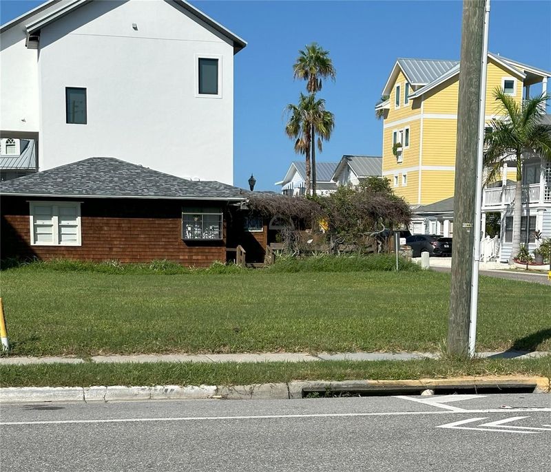 181st Ave W, Redington Shores, FL 33708