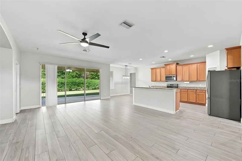 3403 Walden Reserve Dr, Plant City, FL 33566