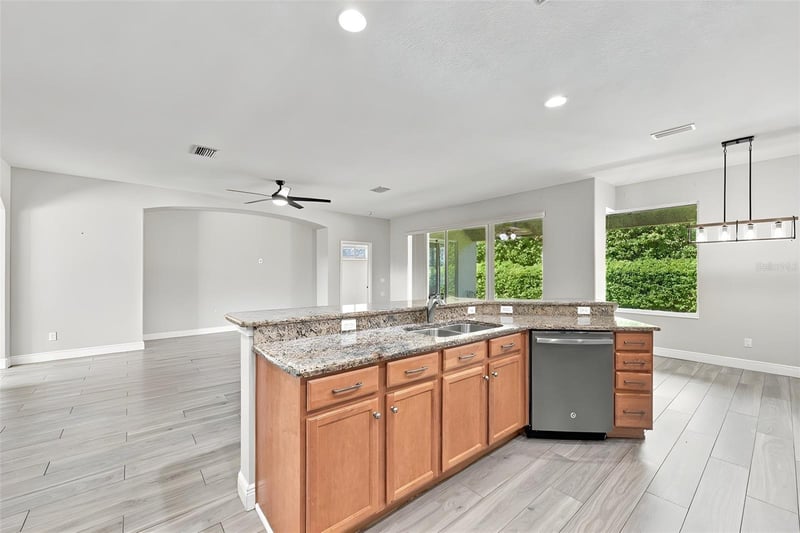3403 Walden Reserve Dr, Plant City, FL 33566