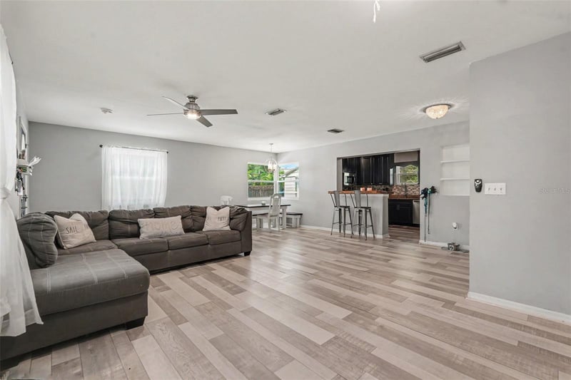 1509 W Barr Dr, Tampa, FL 33603