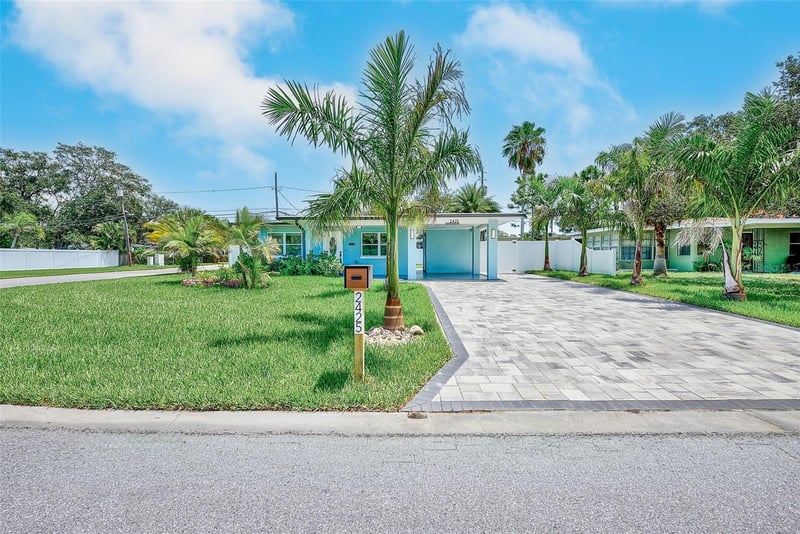 2425 Baywood Dr E, Dunedin, FL 34698