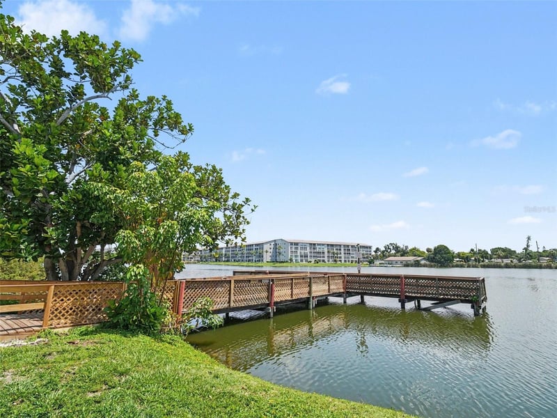 4023 Lake Bayshore Dr #112, Bradenton, FL 34205