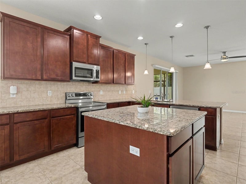 10413 Avian Forrest Dr, Riverview, FL 33578