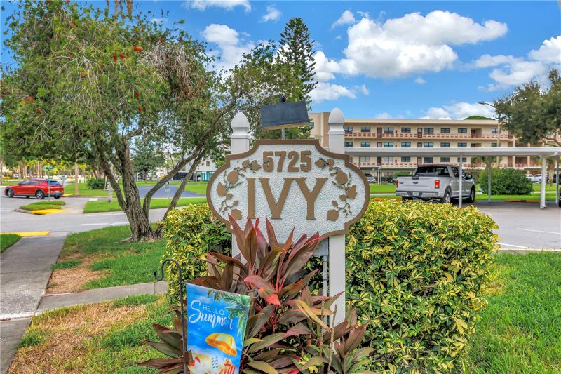 5725 80th St N #106, St Petersburg, FL 33709