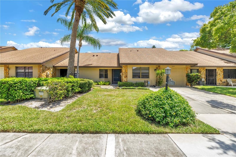 10263 98th St, Largo, FL 33773