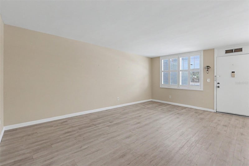 4720 Locust St NE #206, St Petersburg, FL 33703