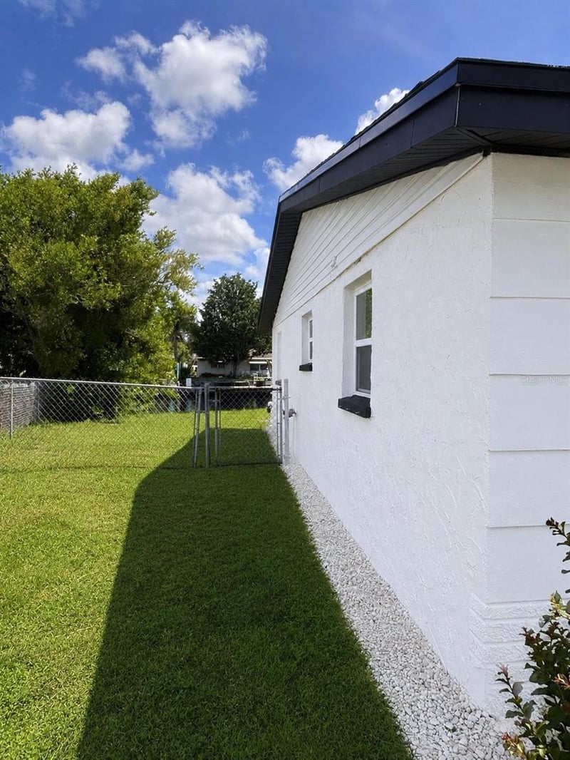 1346 Chancellor Dr, Holiday, FL 34690