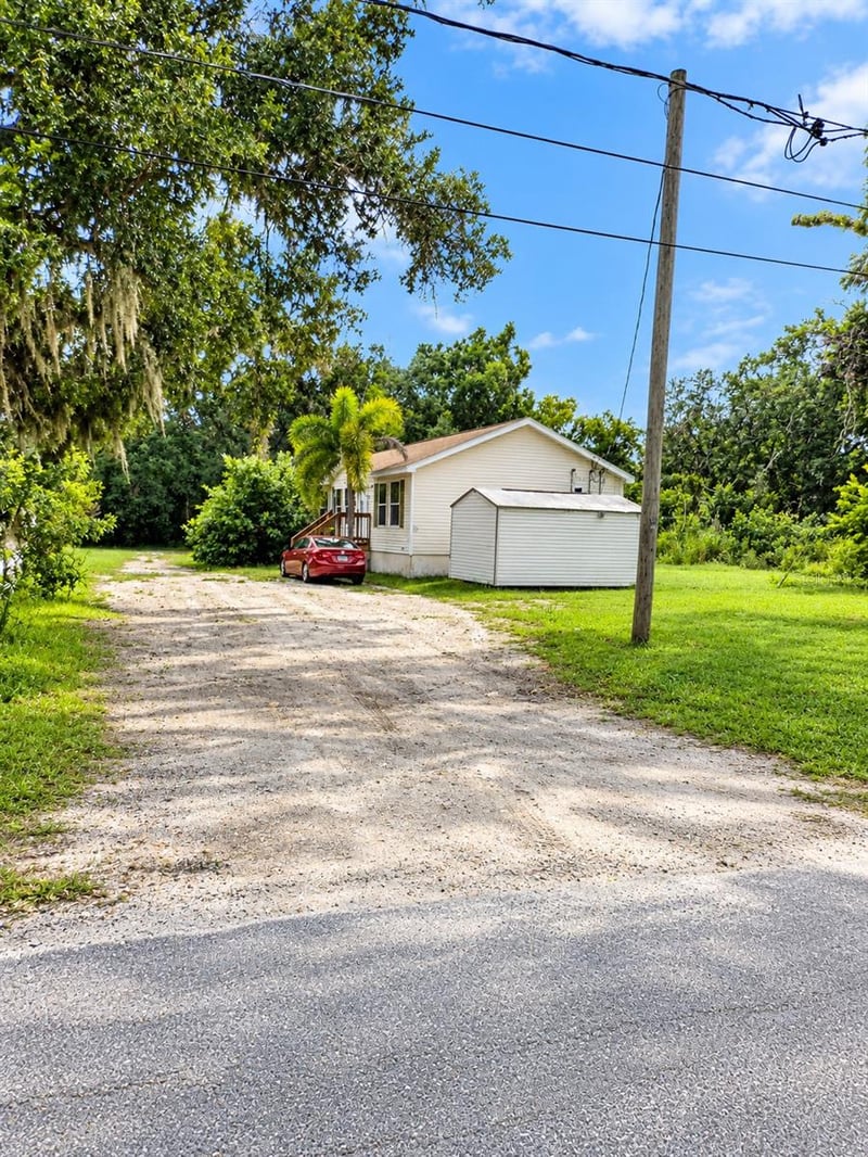 96 8th St NE, Ruskin, FL 33570