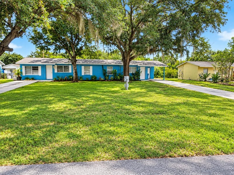 96 8th St NE, Ruskin, FL 33570