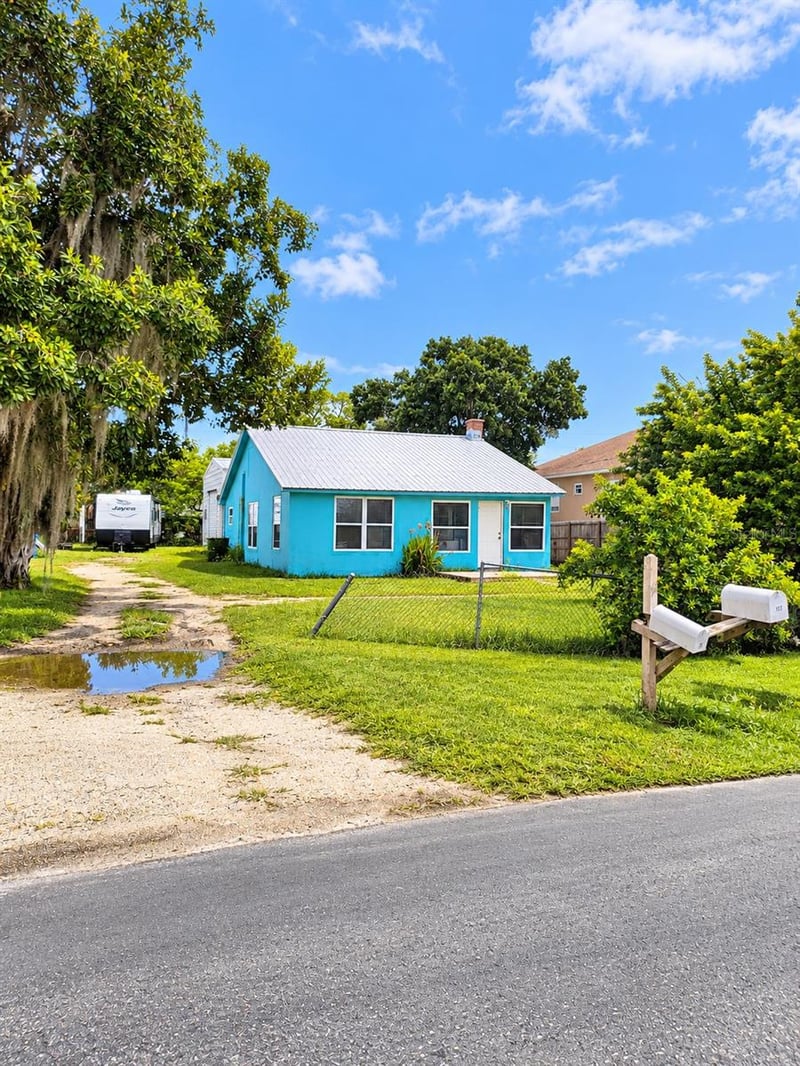 96 8th St NE, Ruskin, FL 33570