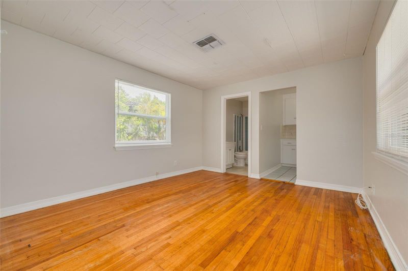 301 24th Ave N, St Petersburg, FL 33704