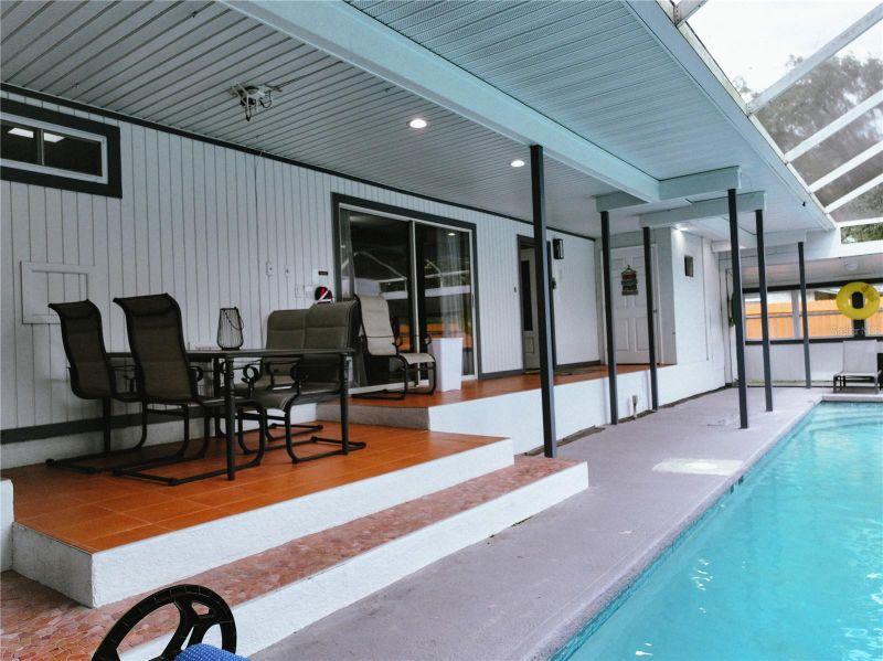 111 Oak Lee Dr, Lutz, FL 33548