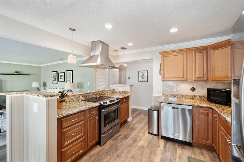 5257 Beach Dr SE #D, St Petersburg, FL 33705