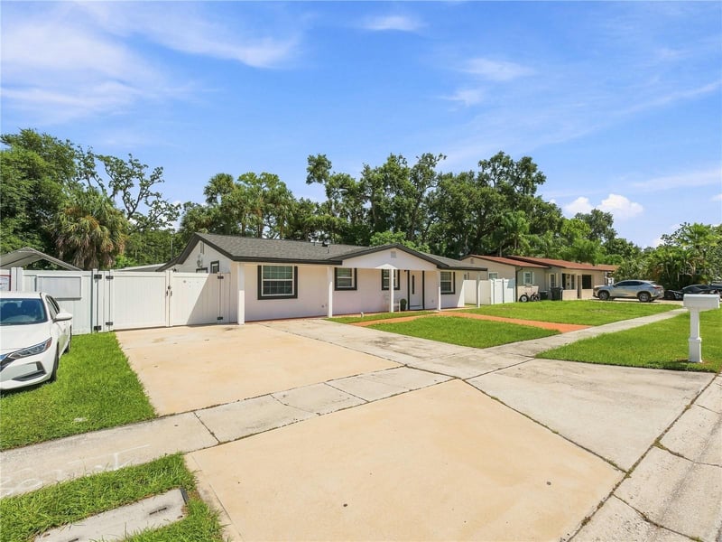 6529 La Mesa Cir, Tampa, FL 33634