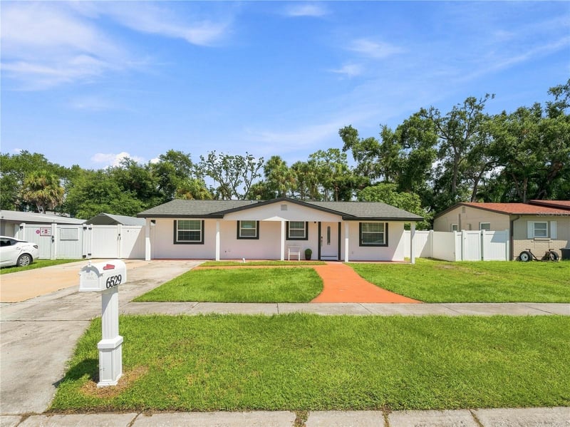 6529 La Mesa Cir, Tampa, FL 33634