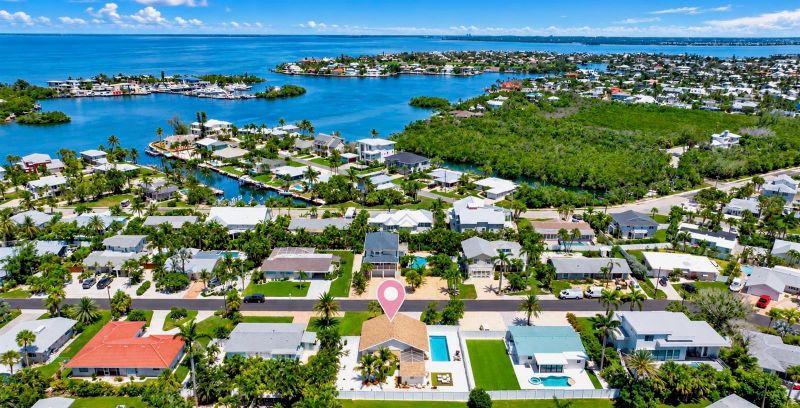 210 84th St, Holmes Beach, FL 34217