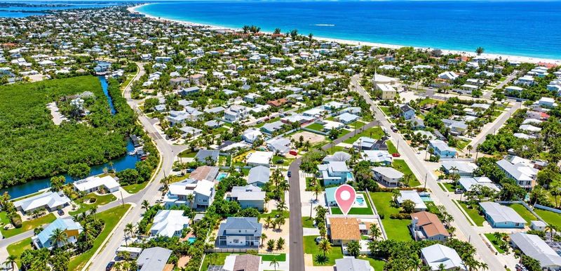 210 84th St, Holmes Beach, FL 34217