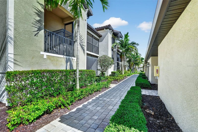 5674 Palmer Cir #101, Bradenton, FL 34211