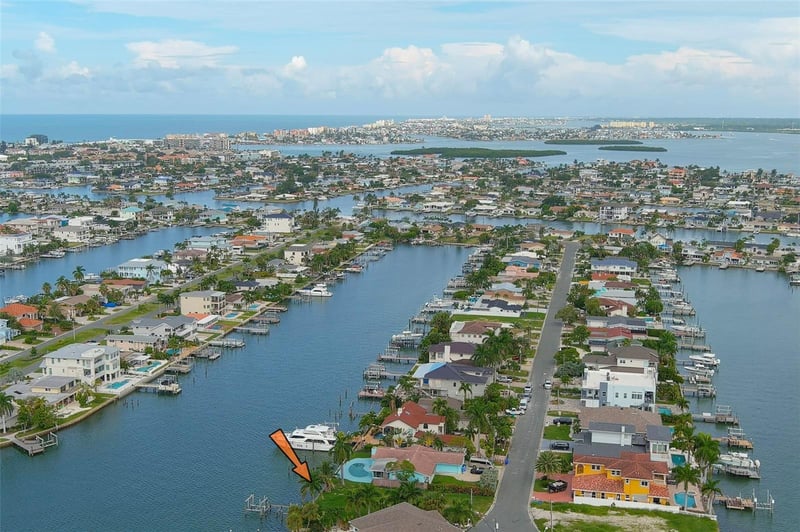 11080 8th St E, Treasure Island, FL 33706