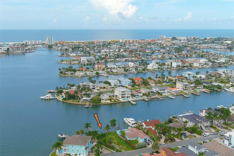 11080 8th St E, Treasure Island, FL 33706