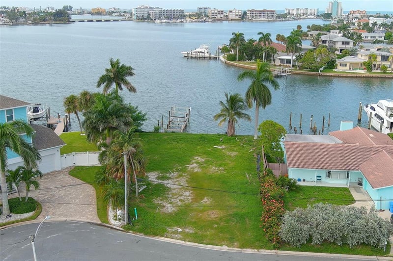 11080 8th St E, Treasure Island, FL 33706