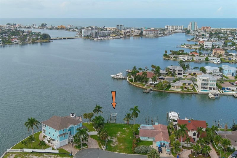 11080 8th St E, Treasure Island, FL 33706