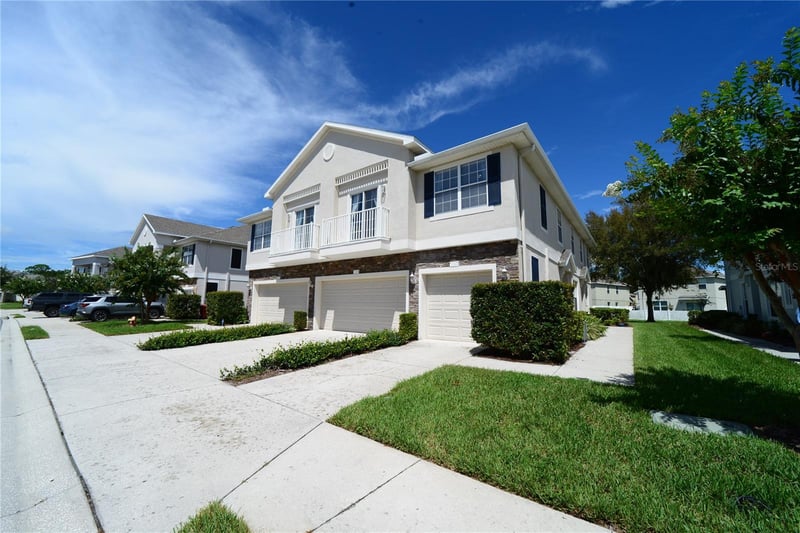 2328 Tanbark Ridge Pl, Plant City, FL 33563