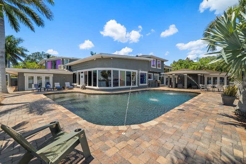 2785 Bayside Dr S, St Petersburg, FL 33705