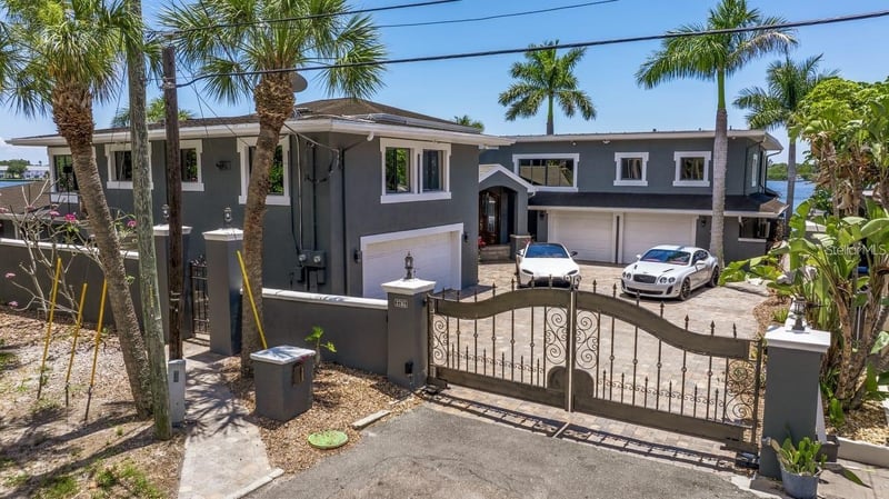 2785 Bayside Dr S, St Petersburg, FL 33705