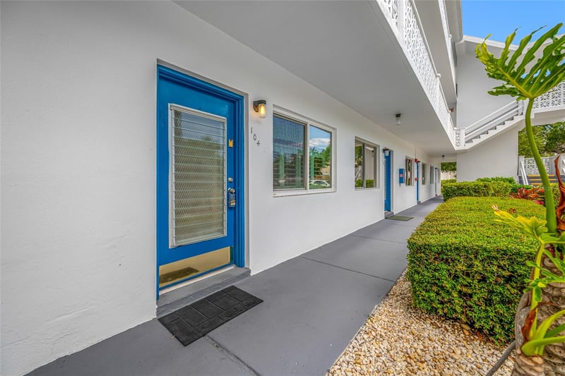 8075 112 St #104, Seminole, FL 33772