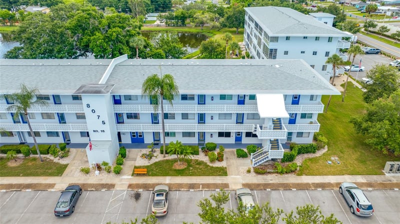 8075 112 St #104, Seminole, FL 33772