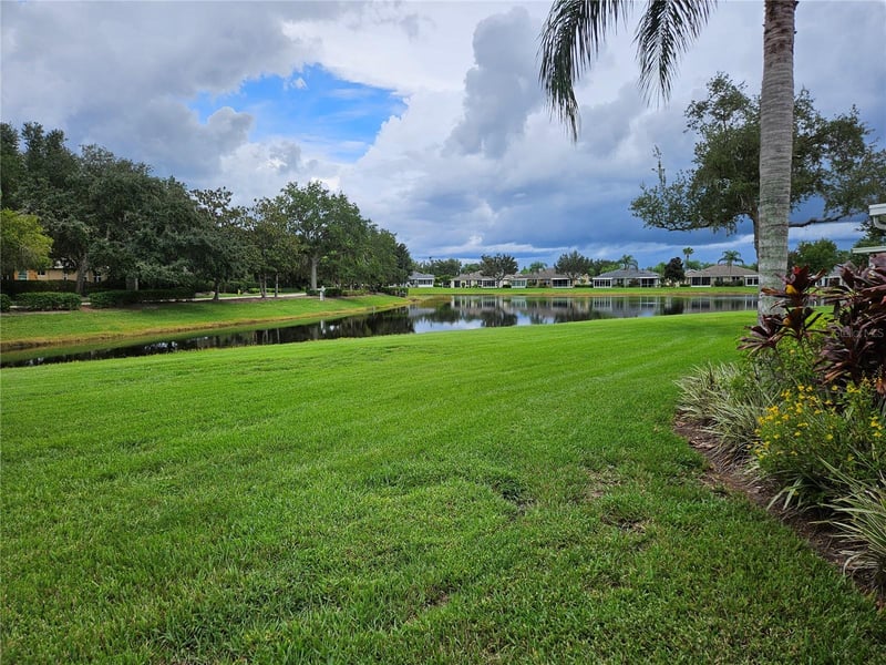 1215 Lyndhurst Greens Dr #.000, Sun City Center, FL 33573