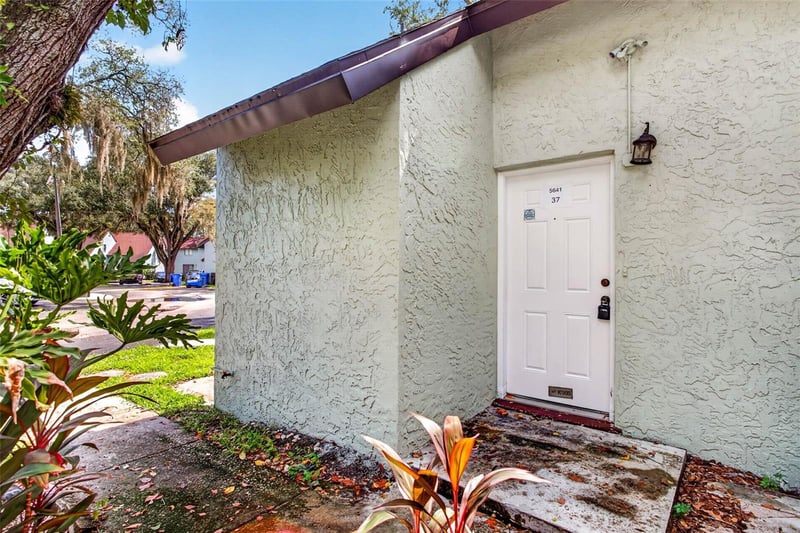 5627 Ashley Oaks Dr #2, Tampa, FL 33617