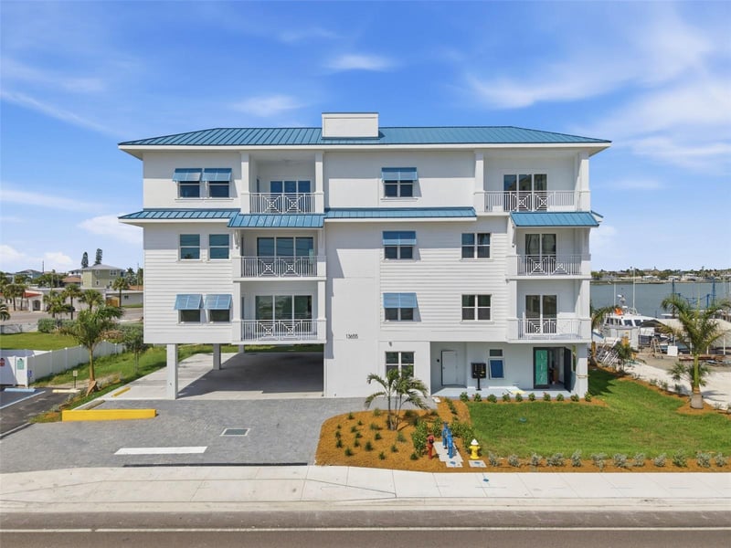 13655 Gulf Blvd #302, Madeira Beach, FL 33708
