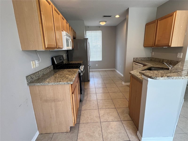 10008 Tate Ln, Tampa, FL 33626