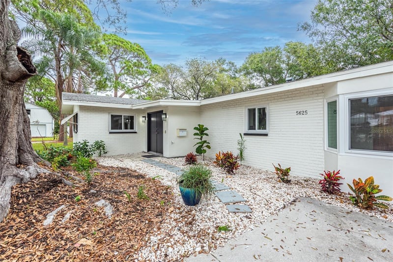 5625 Atlantic Ave N, St Petersburg, FL 33703
