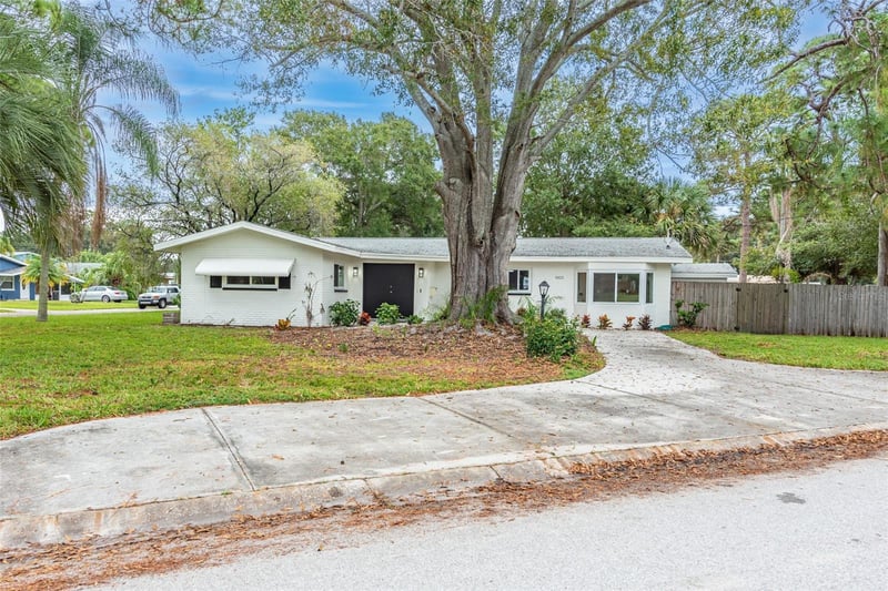 5625 Atlantic Ave N, St Petersburg, FL 33703