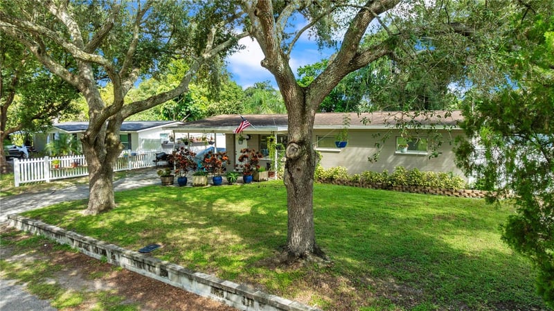 1104 E Lambright St, Tampa, FL 33604