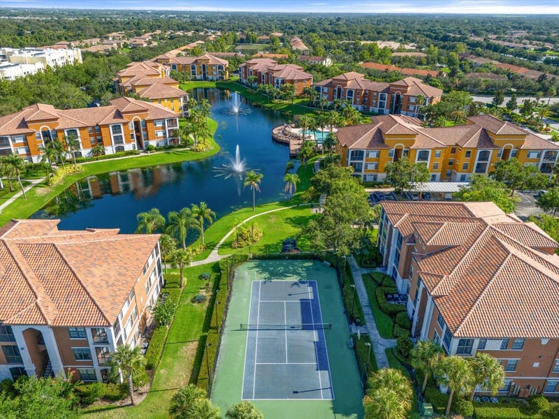 8341 38th Street Cir E #202, Sarasota, FL 34243
