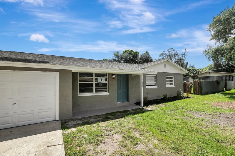 1002 N Bracewell Dr, Plant City, FL 33563
