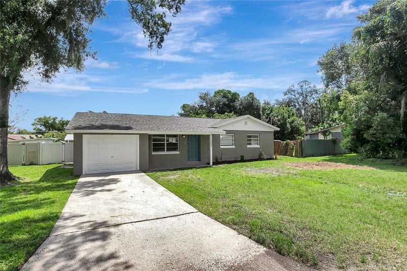 1002 N Bracewell Dr, Plant City, FL 33563