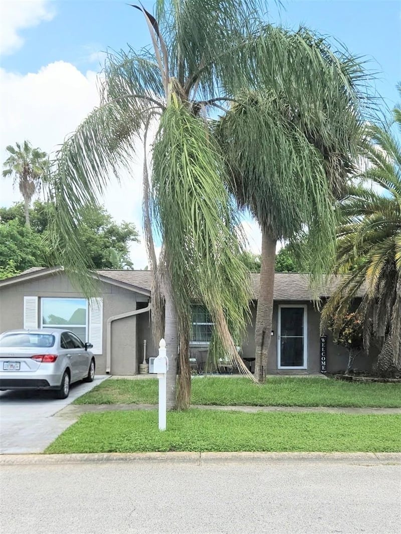 2144 Harrison Dr, Holiday, FL 34691