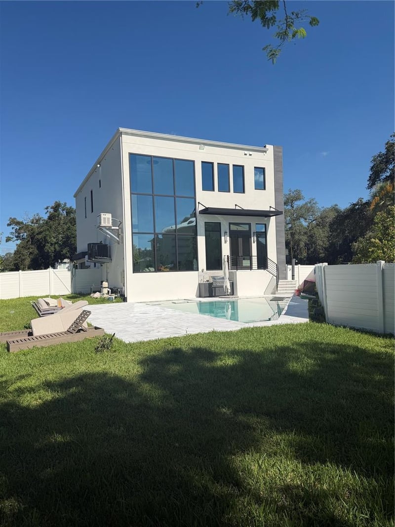 8101 N River Shore Dr, Tampa, FL 33604