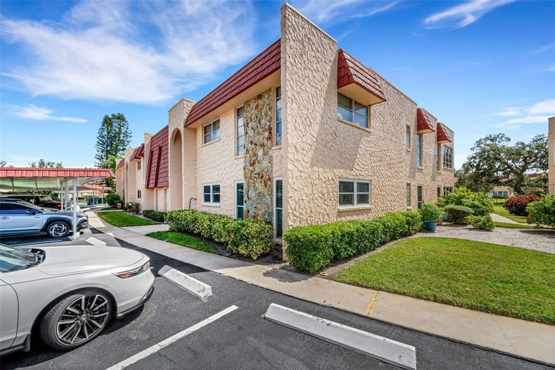 223 Buttonwood Cir #223, Seminole, FL 33777
