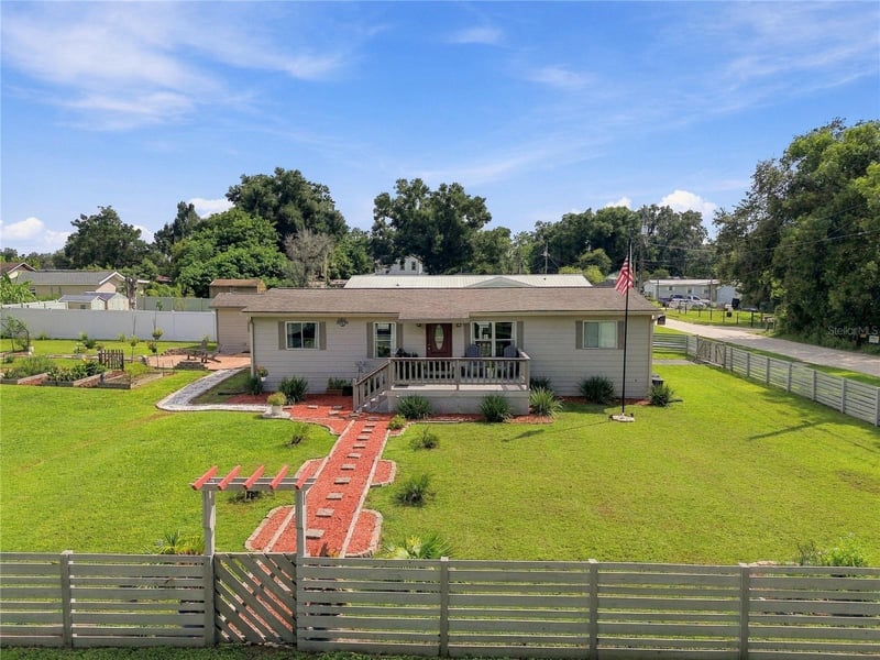 14934 Douglas St, Dade City, FL 33525