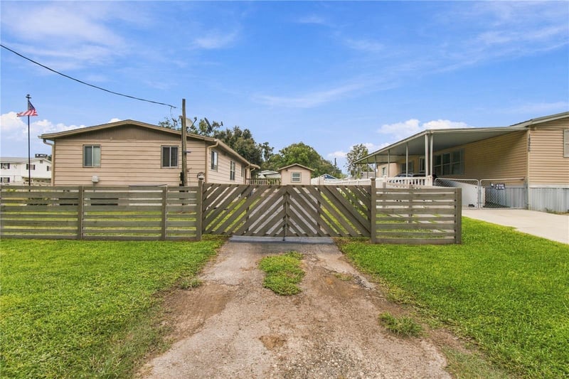 14934 Douglas St, Dade City, FL 33525