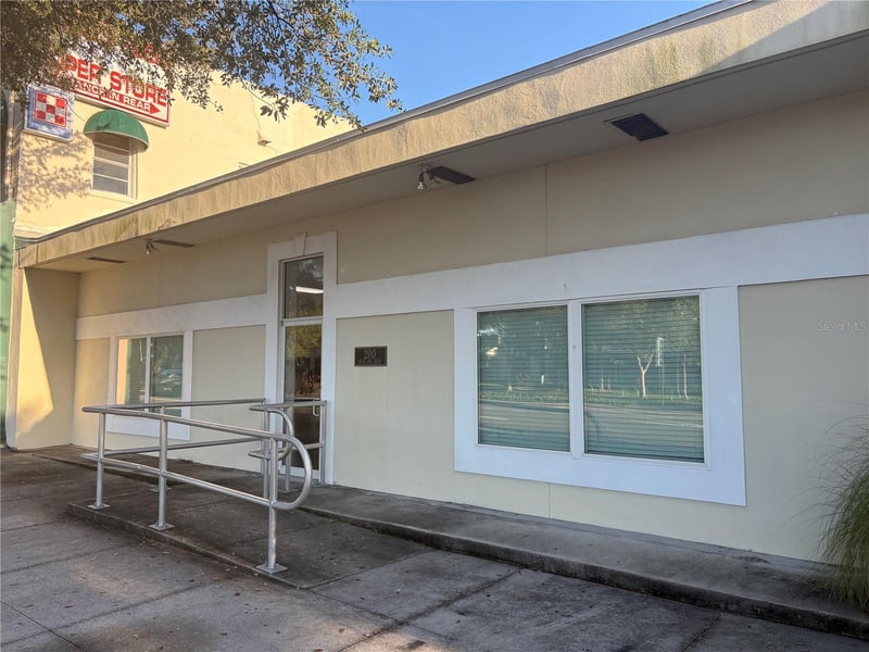 200 W Bay Dr, Largo, FL 33770