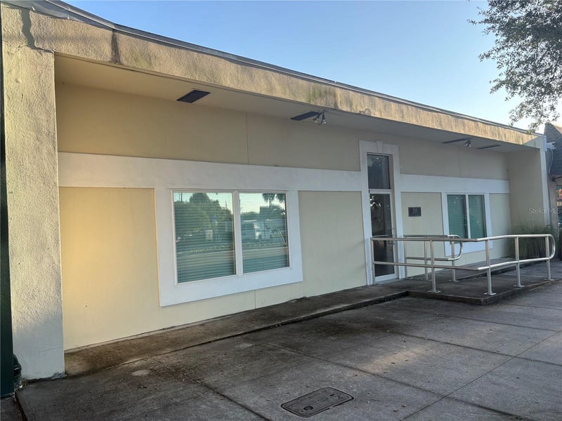 200 W Bay Dr, Largo, FL 33770