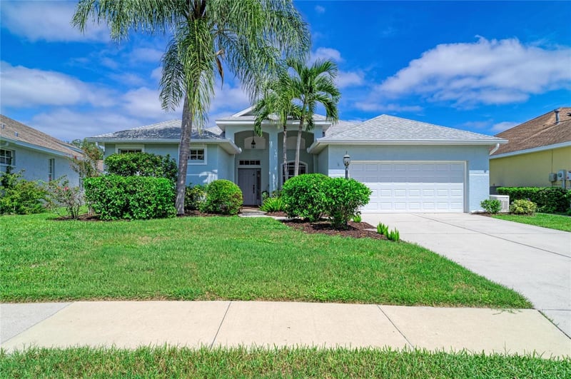 12105 Beeflower Dr, Lakewood Ranch, FL 34202